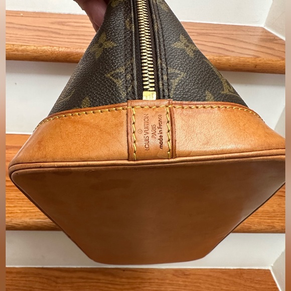 Louis Vuitton Alma Hand Bag - Picture 4 of 11